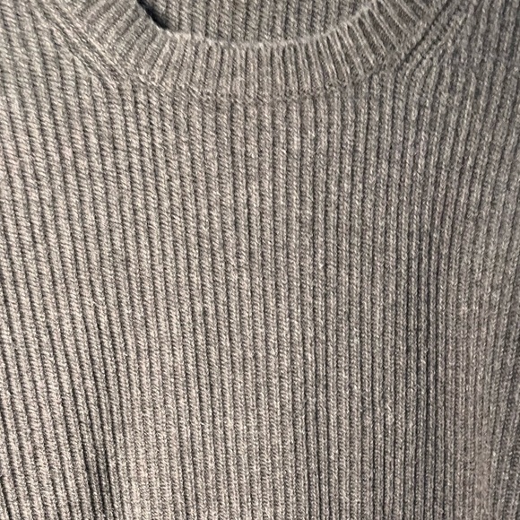 Gray gap sweater - Picture 3 of 3